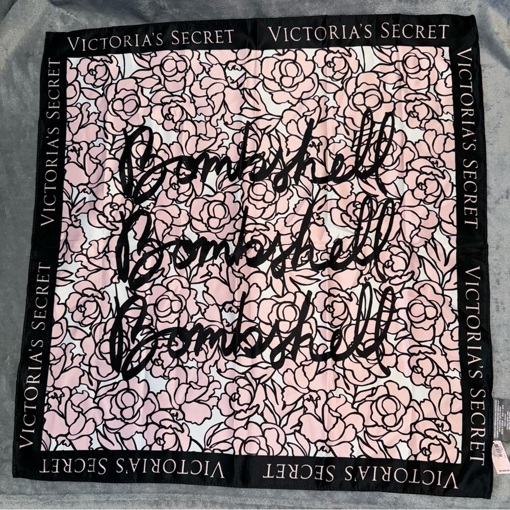 New with Tag Victoria’s Secret Bombshell Scarf